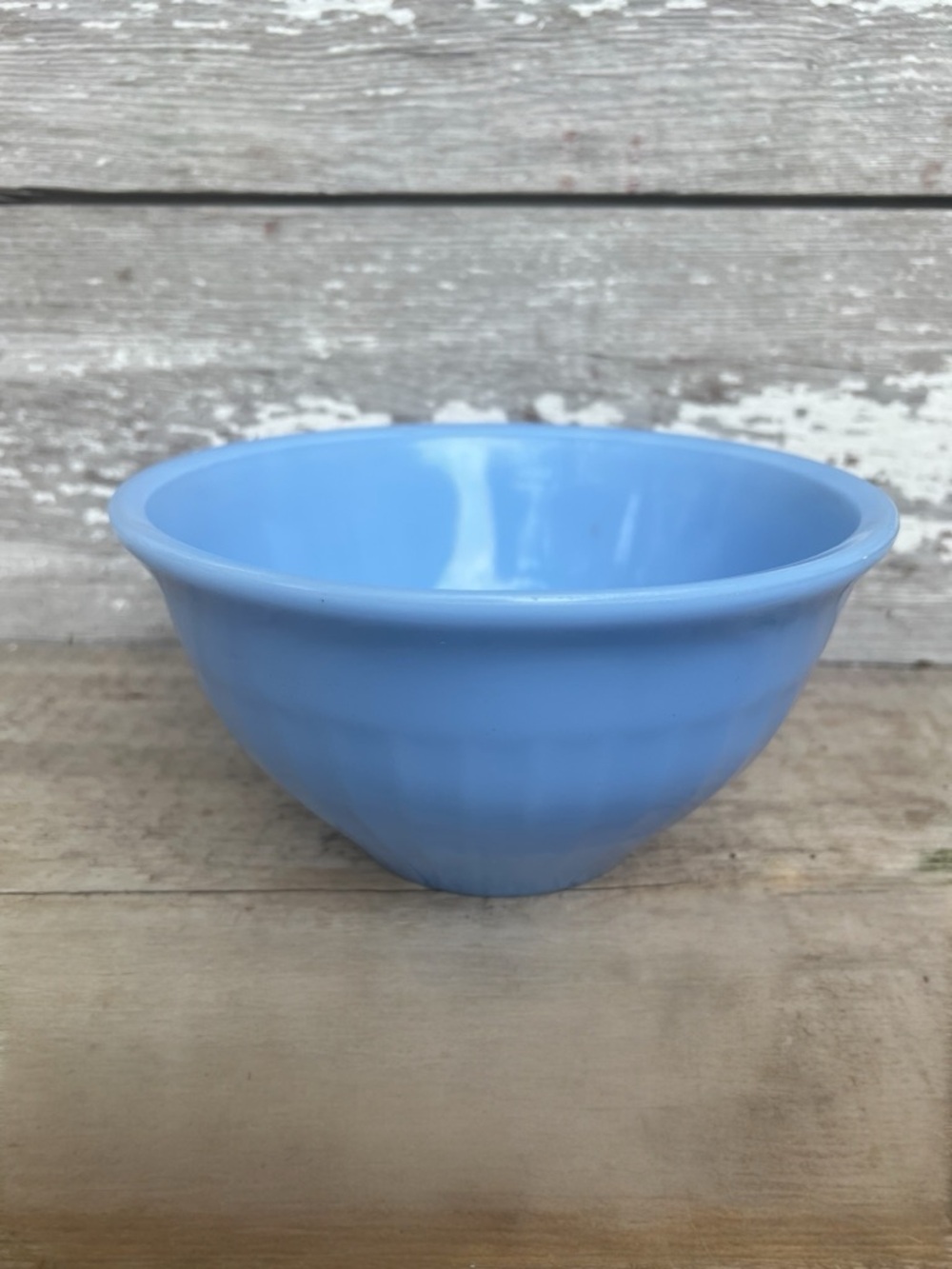 VTG. Jeannette Delphite Blue Glass Ribbed Mixing Bowl. distinctive blue color.